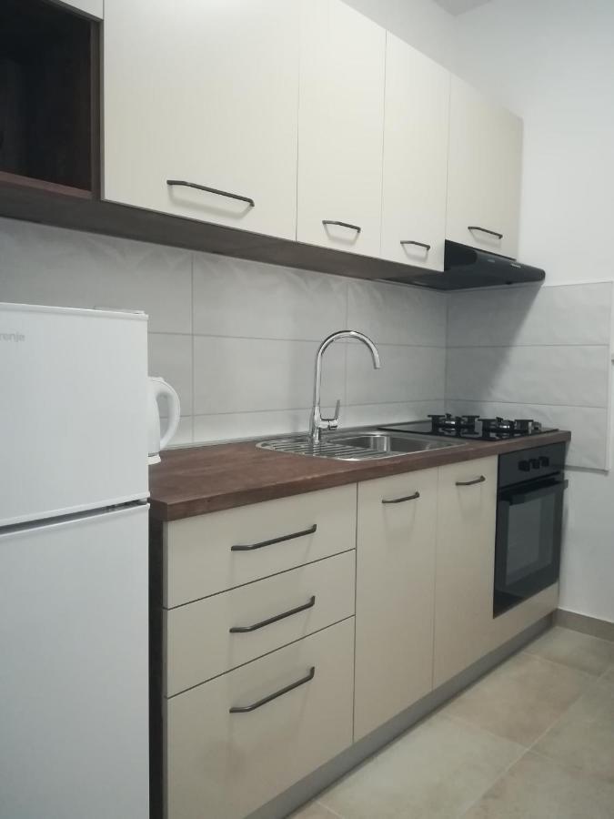 Apartments Vukas Lumbarda Exterior photo