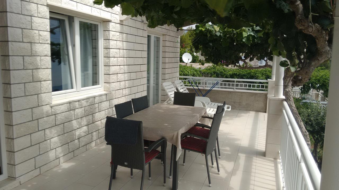 Apartments Vukas Lumbarda Exterior photo