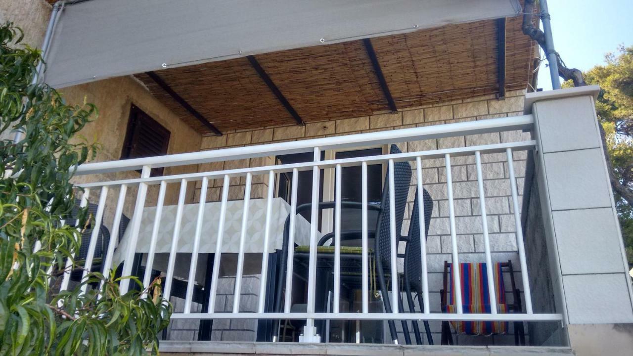 Apartments Vukas Lumbarda Exterior photo